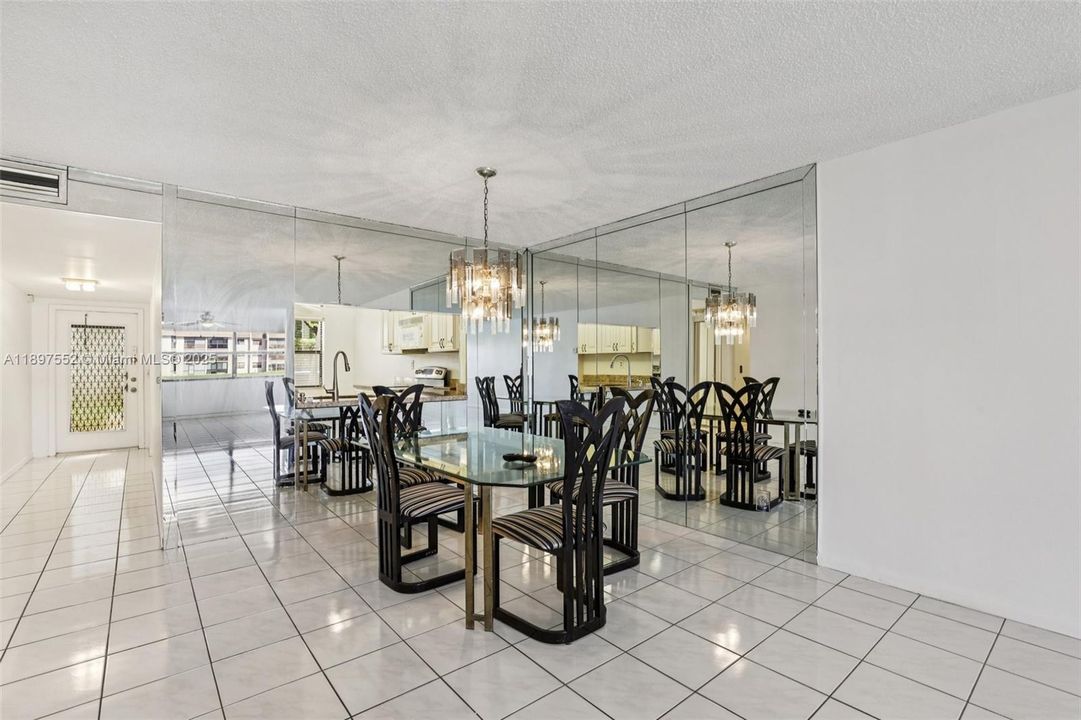 На продажу: $215,000 (2 спален, 2 ванн, 1365 Квадратных фут)