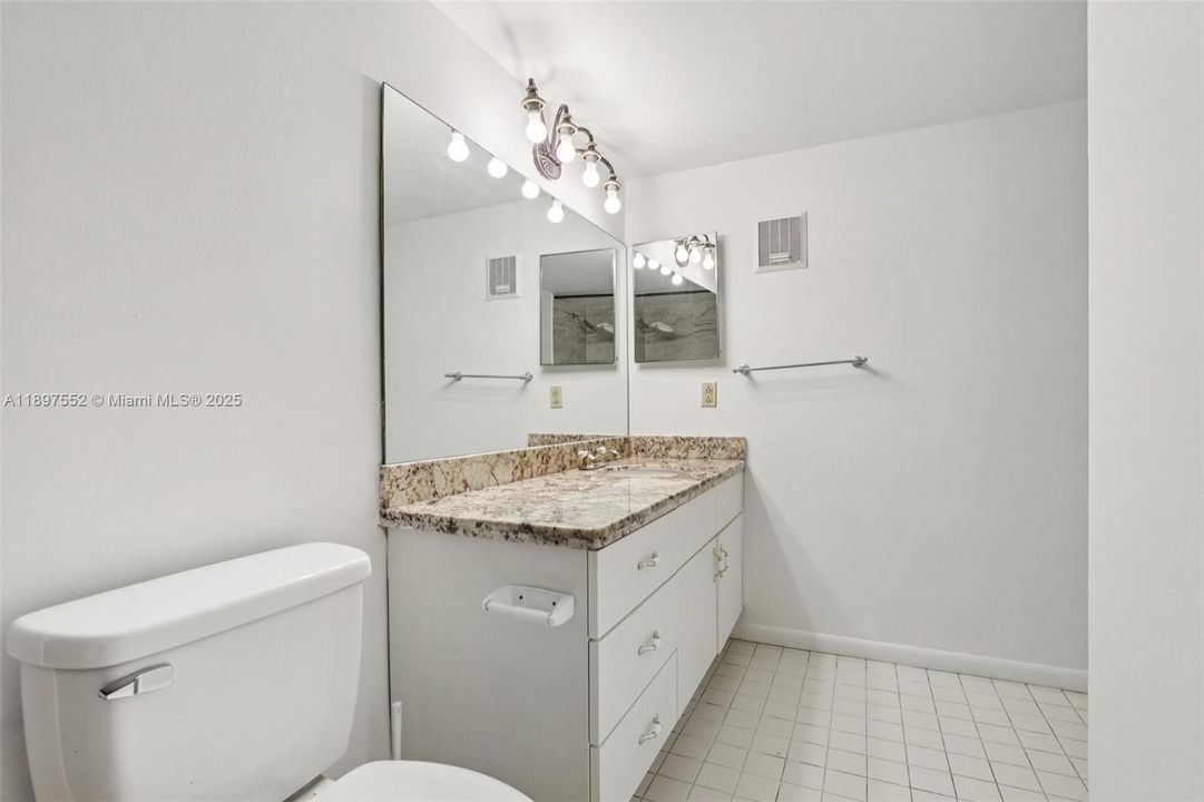 На продажу: $215,000 (2 спален, 2 ванн, 1365 Квадратных фут)