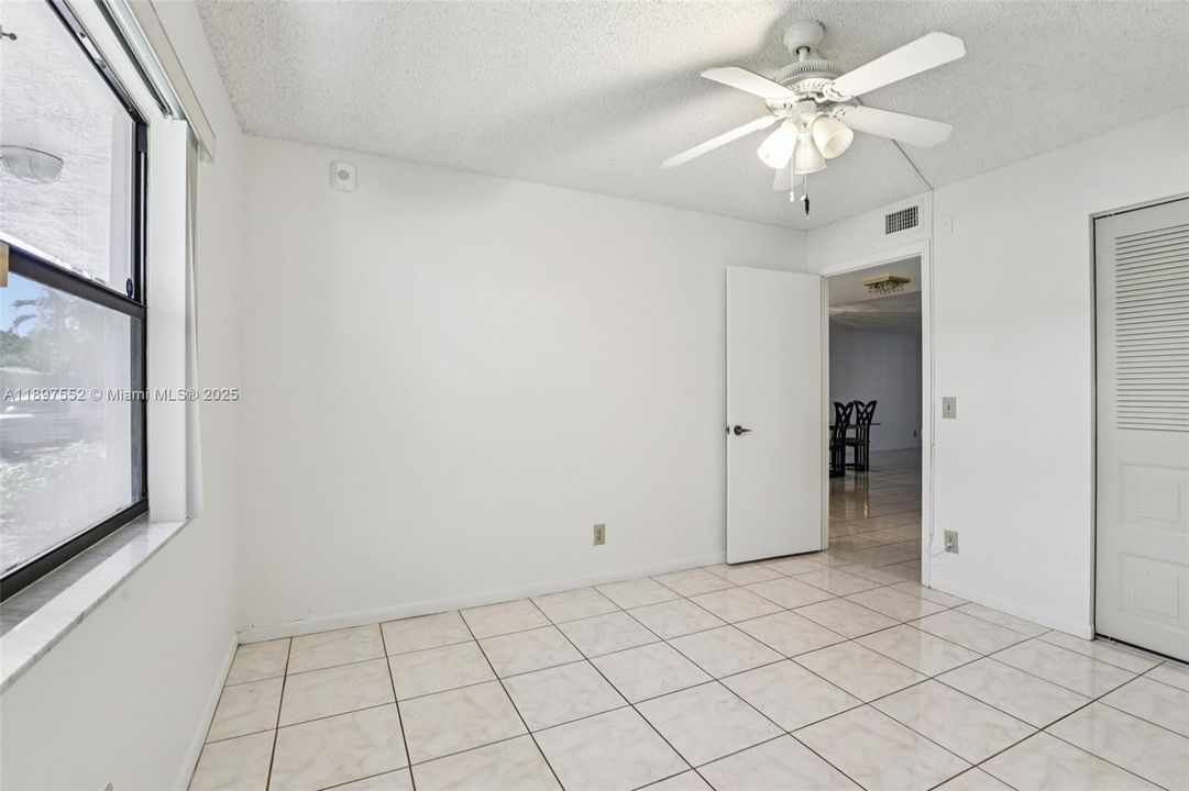 На продажу: $215,000 (2 спален, 2 ванн, 1365 Квадратных фут)