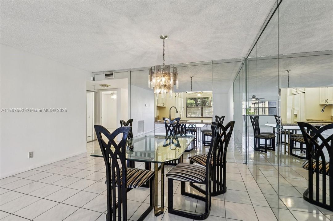 На продажу: $215,000 (2 спален, 2 ванн, 1365 Квадратных фут)