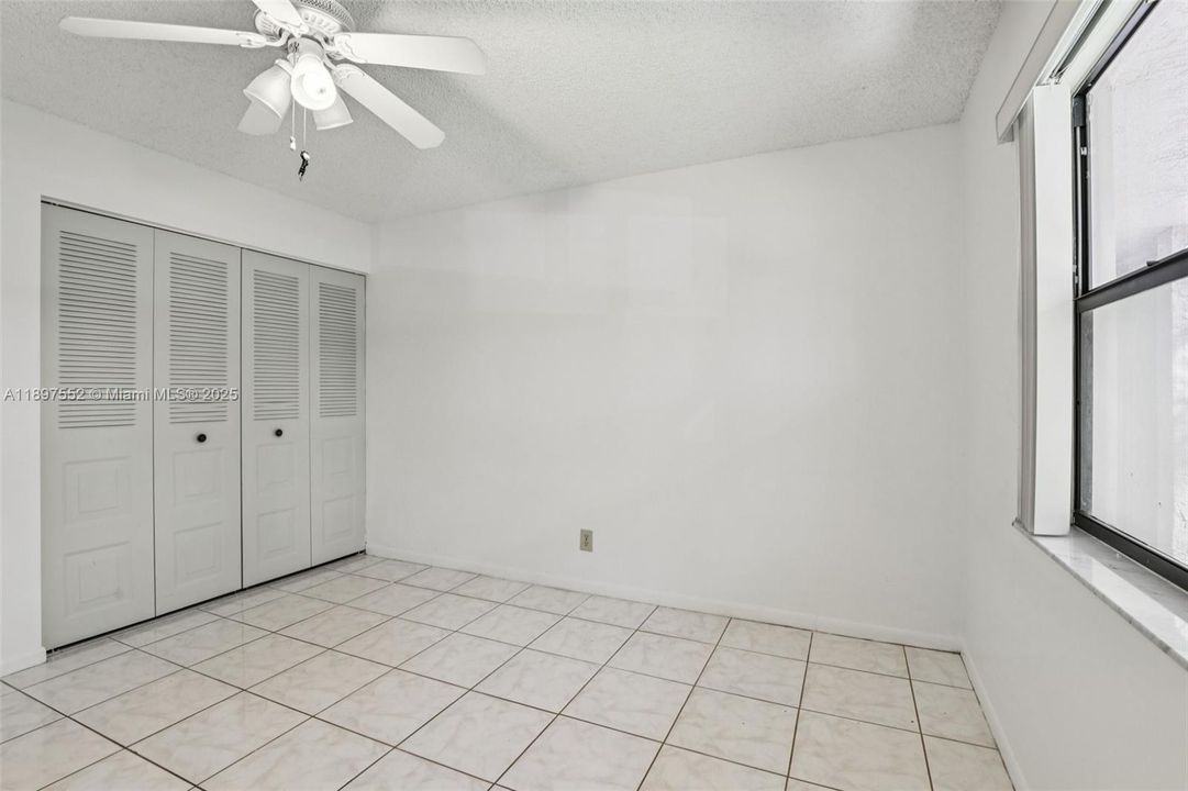 На продажу: $215,000 (2 спален, 2 ванн, 1365 Квадратных фут)