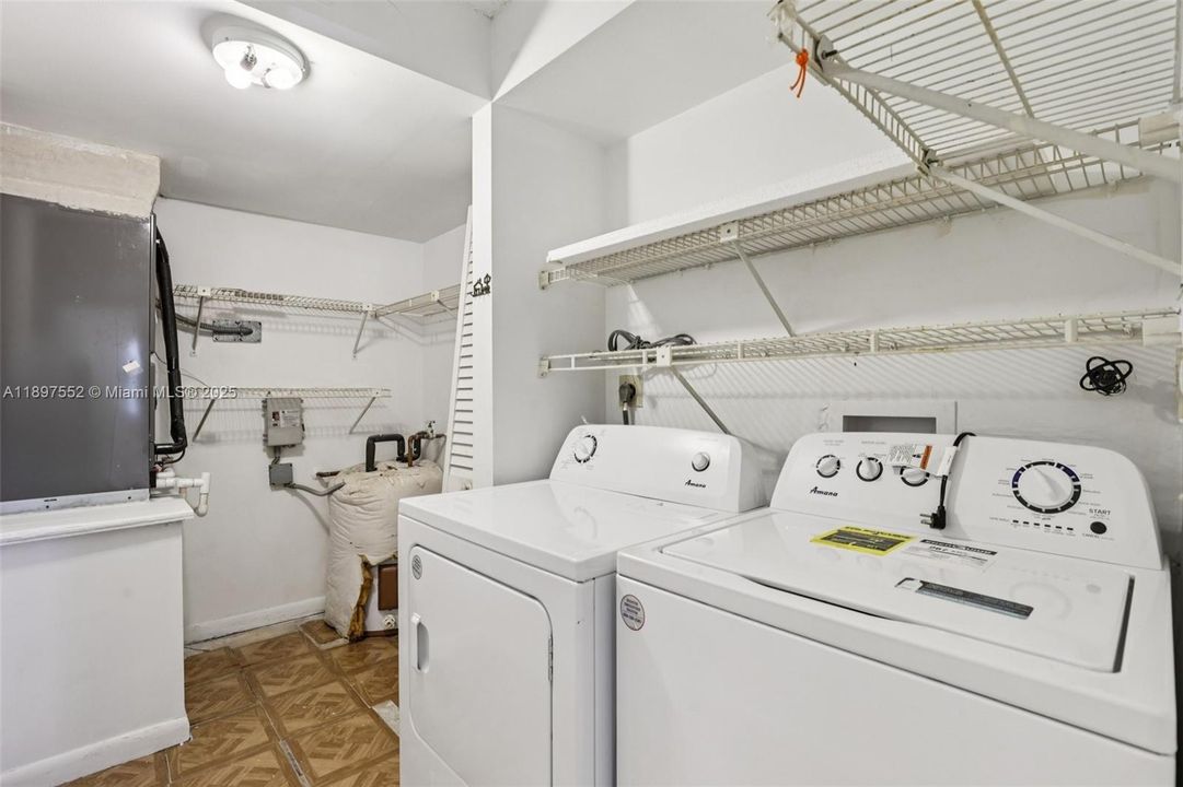 На продажу: $215,000 (2 спален, 2 ванн, 1365 Квадратных фут)