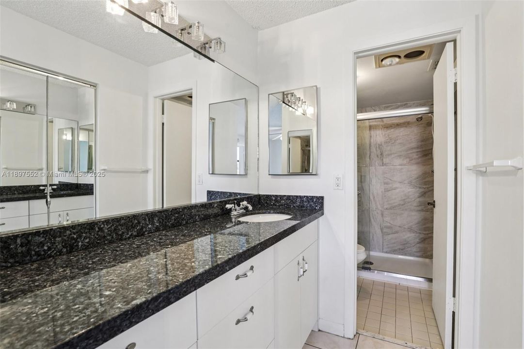 На продажу: $215,000 (2 спален, 2 ванн, 1365 Квадратных фут)