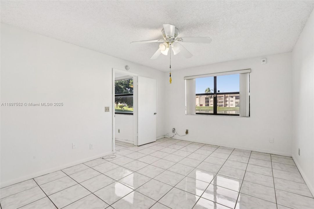 На продажу: $215,000 (2 спален, 2 ванн, 1365 Квадратных фут)