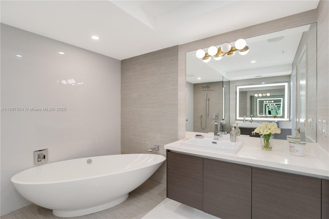 待售: $2,200,000 (3 贝兹, 3 浴室, 1892 平方英尺)