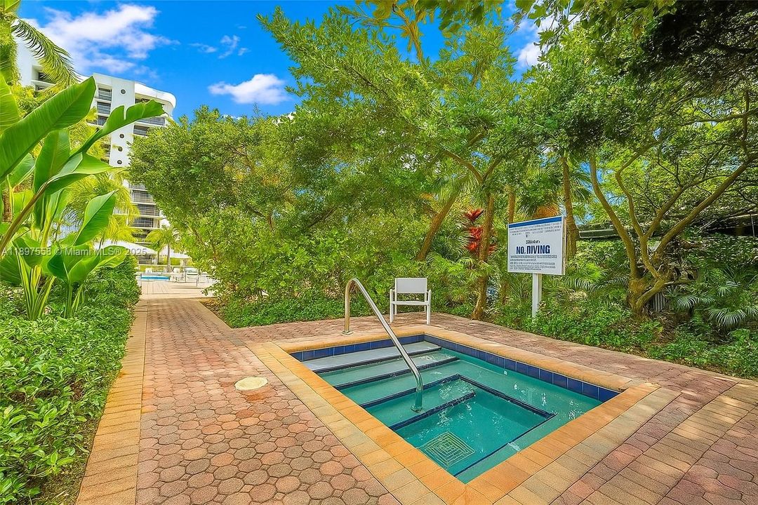 For Rent: $3,200 (2 beds, 2 baths, 1187 Square Feet)