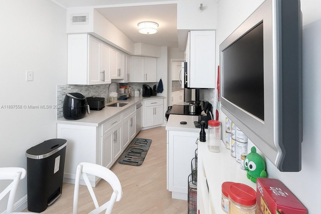 For Rent: $3,200 (2 beds, 2 baths, 1187 Square Feet)