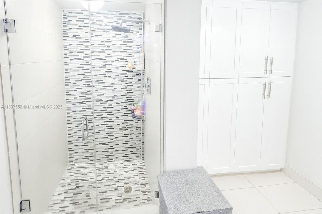 For Rent: $3,200 (2 beds, 2 baths, 1187 Square Feet)