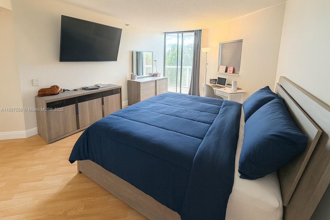 For Rent: $3,200 (2 beds, 2 baths, 1187 Square Feet)