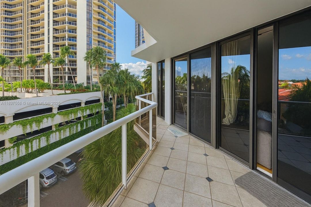 For Rent: $3,200 (2 beds, 2 baths, 1187 Square Feet)