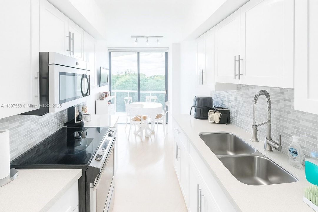 For Rent: $3,200 (2 beds, 2 baths, 1187 Square Feet)