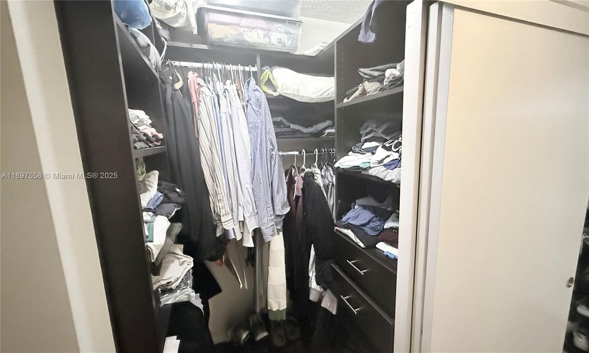 For Rent: $3,200 (2 beds, 2 baths, 1187 Square Feet)