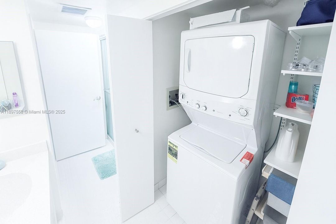 For Rent: $3,200 (2 beds, 2 baths, 1187 Square Feet)