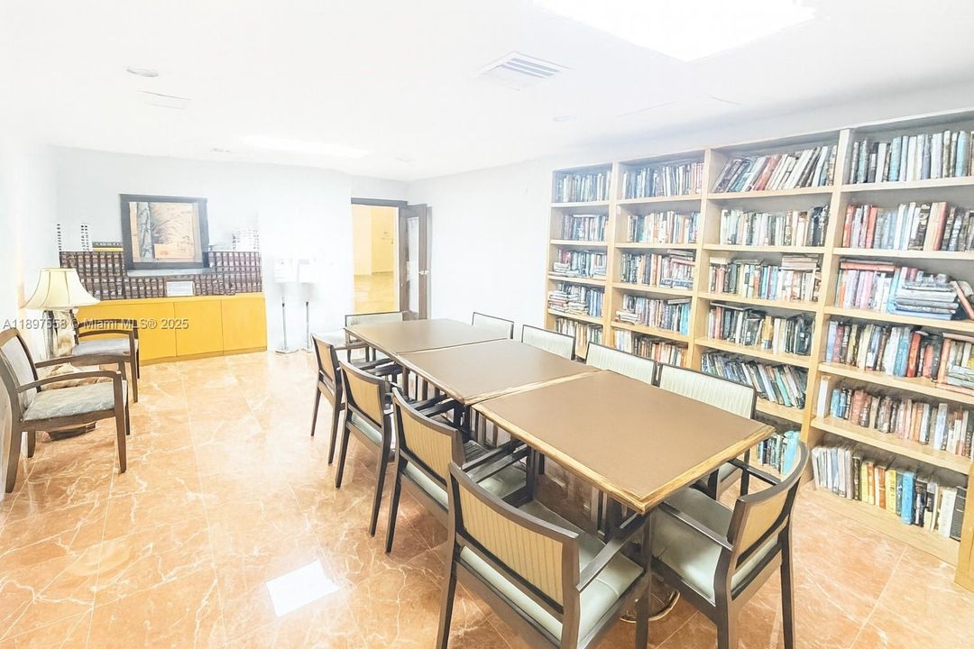 For Rent: $3,200 (2 beds, 2 baths, 1187 Square Feet)