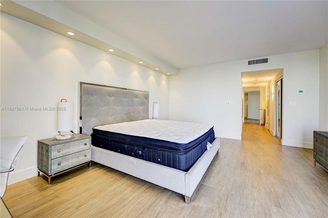 For Sale: $1,549,000 (2 beds, 3 baths, 2150 Square Feet)