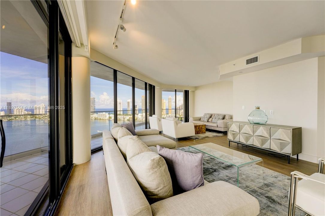 For Sale: $1,549,000 (2 beds, 3 baths, 2150 Square Feet)