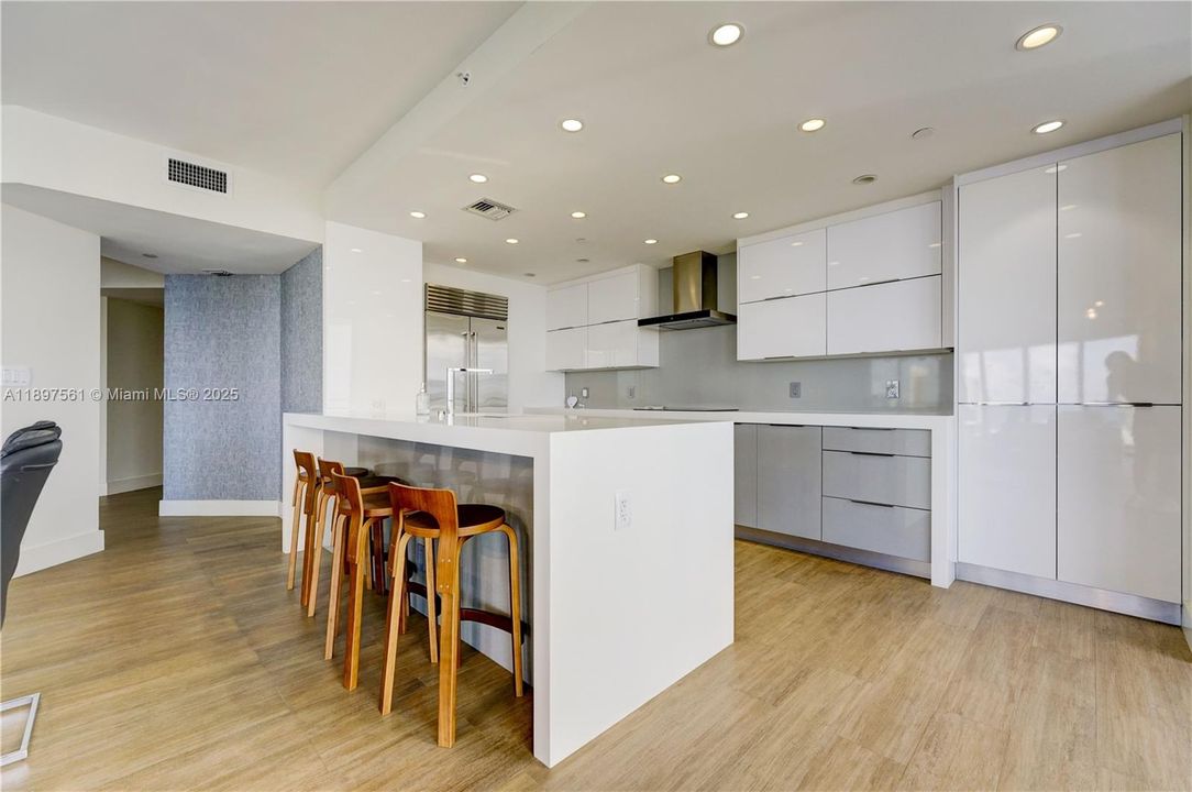 For Sale: $1,549,000 (2 beds, 3 baths, 2150 Square Feet)