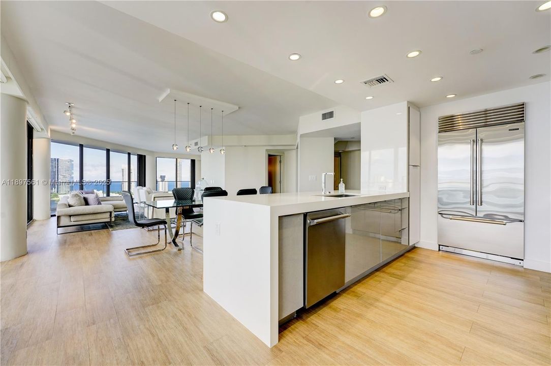 For Sale: $1,549,000 (2 beds, 3 baths, 2150 Square Feet)