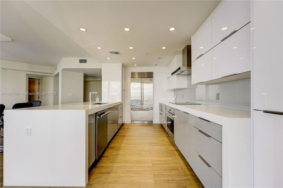 For Sale: $1,549,000 (2 beds, 3 baths, 2150 Square Feet)