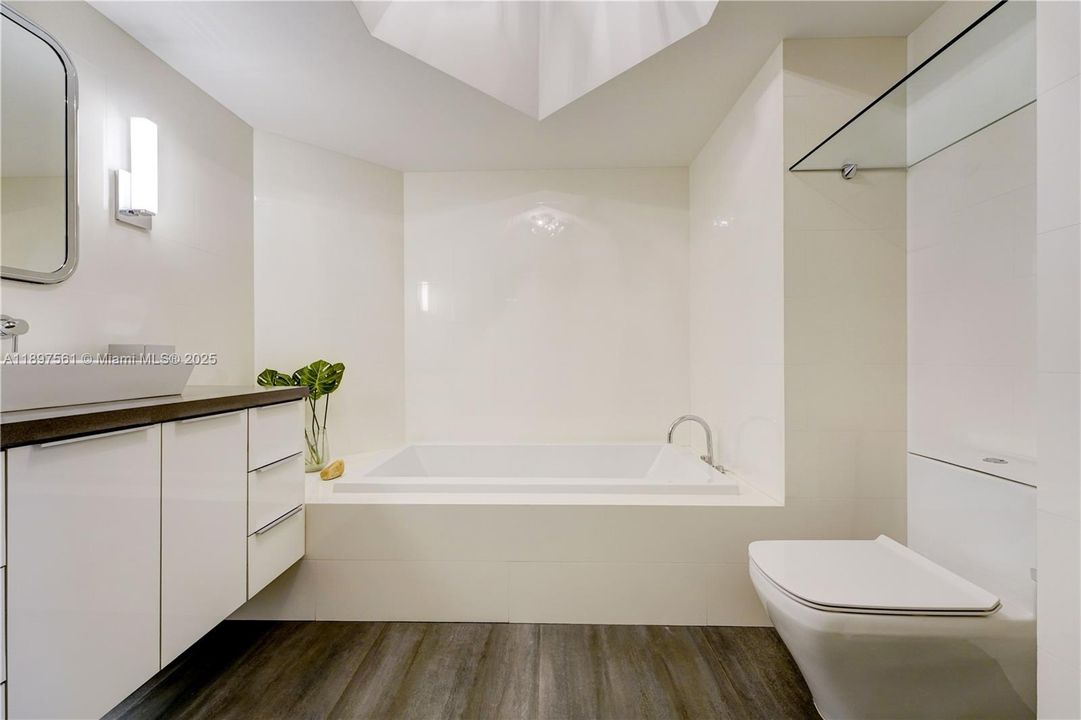 For Sale: $1,549,000 (2 beds, 3 baths, 2150 Square Feet)