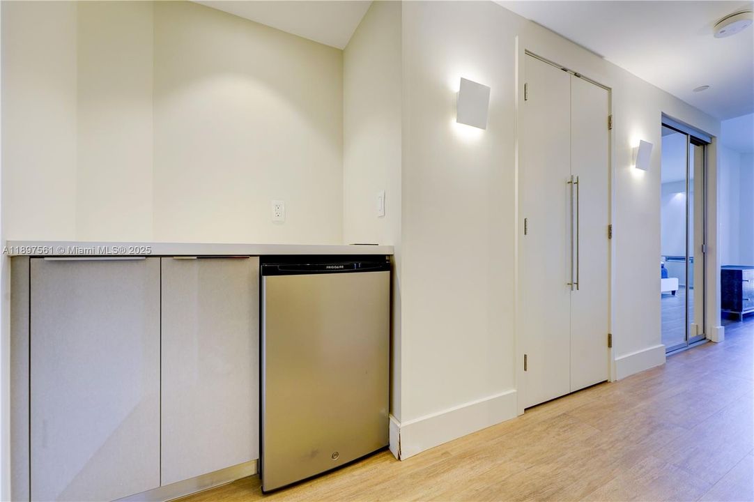 For Sale: $1,549,000 (2 beds, 3 baths, 2150 Square Feet)