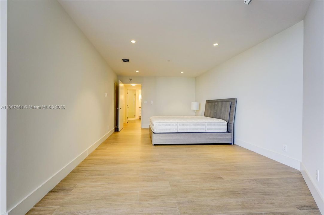 For Sale: $1,549,000 (2 beds, 3 baths, 2150 Square Feet)