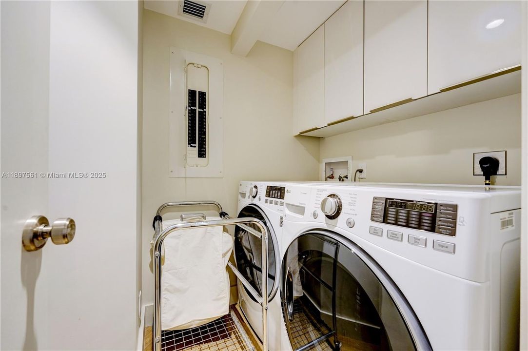 For Sale: $1,549,000 (2 beds, 3 baths, 2150 Square Feet)