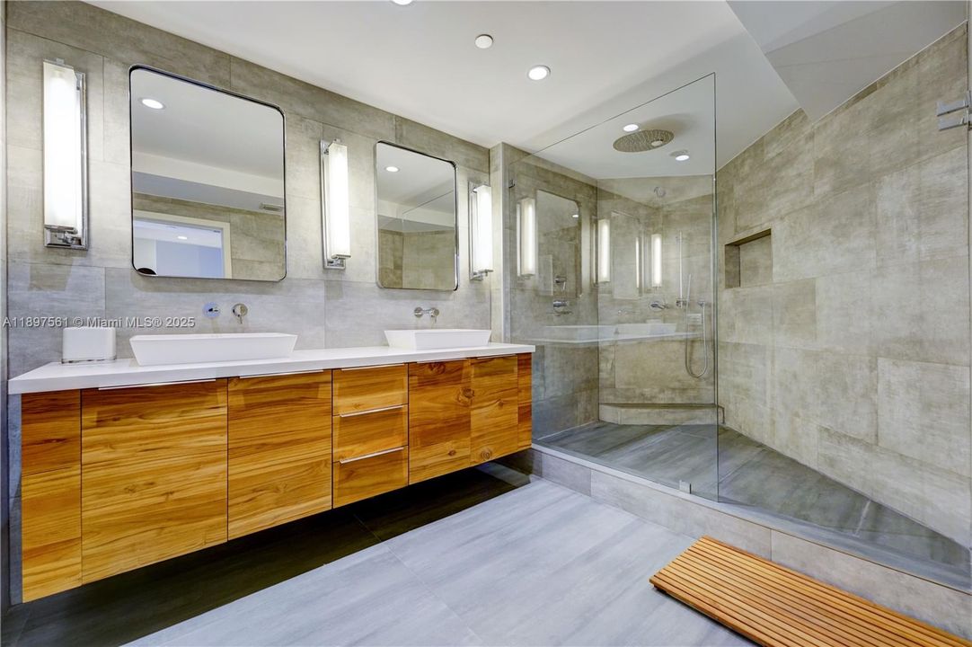 For Sale: $1,549,000 (2 beds, 3 baths, 2150 Square Feet)