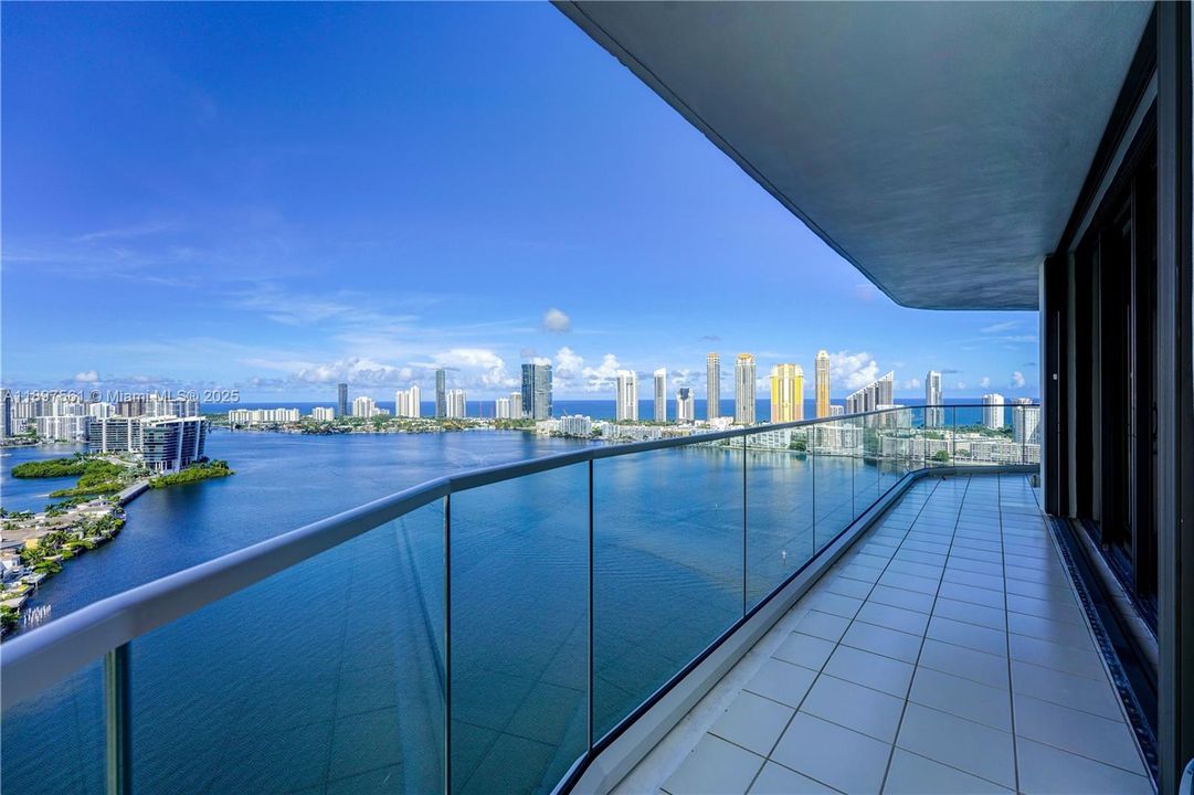 For Sale: $1,549,000 (2 beds, 3 baths, 2150 Square Feet)