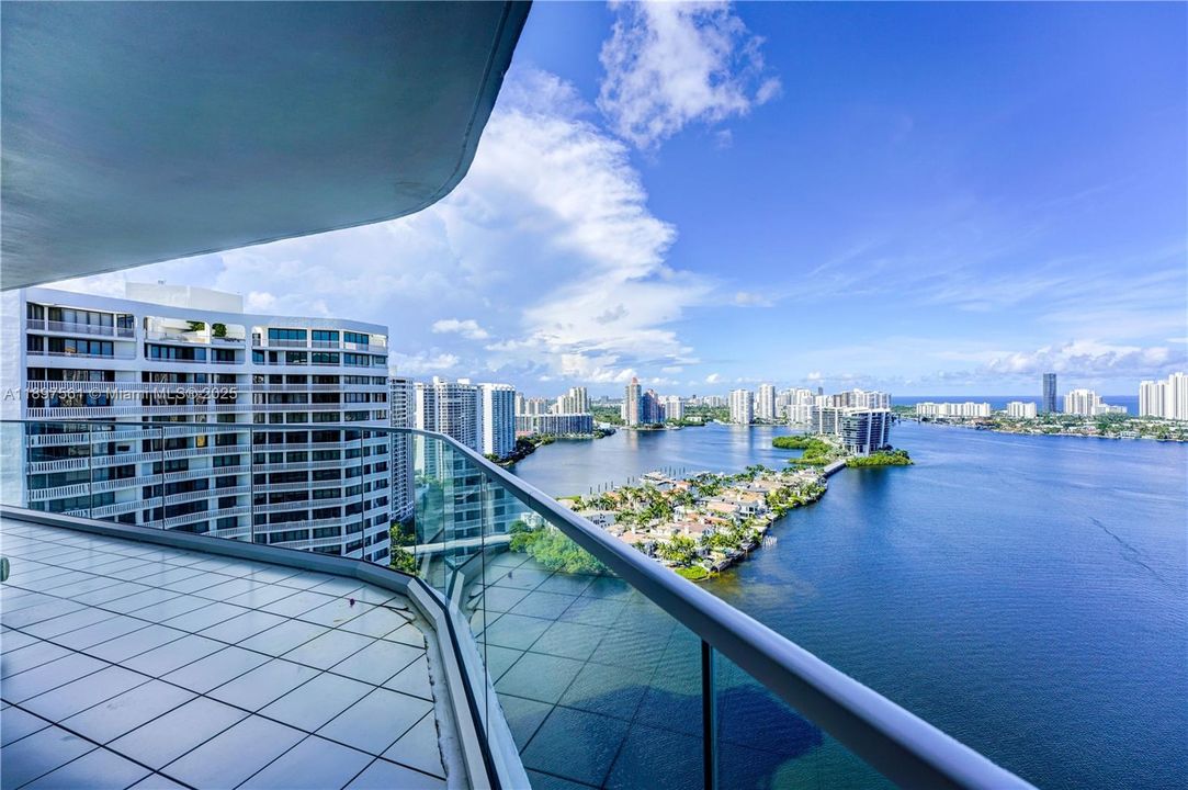 For Sale: $1,549,000 (2 beds, 3 baths, 2150 Square Feet)