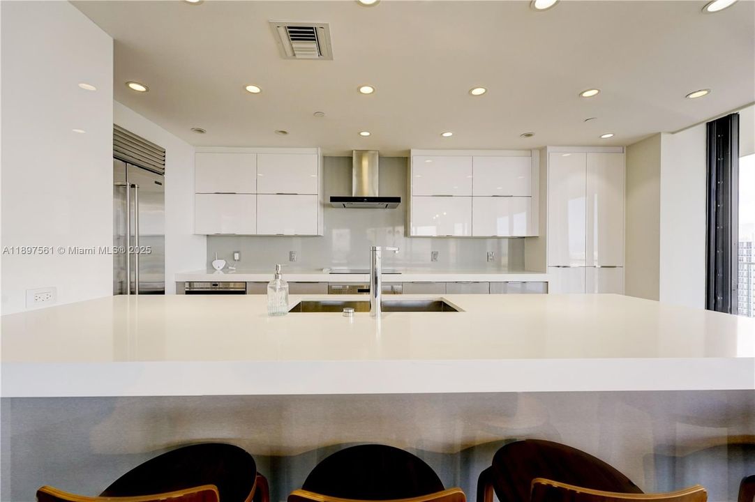 For Sale: $1,549,000 (2 beds, 3 baths, 2150 Square Feet)