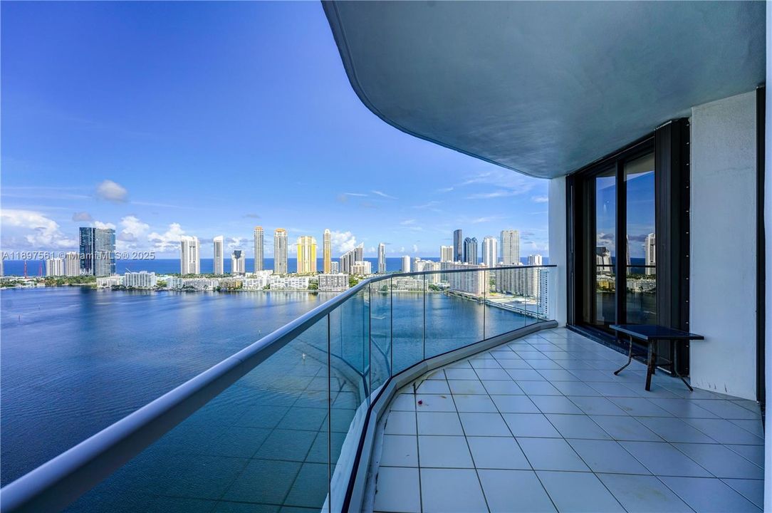 For Sale: $1,549,000 (2 beds, 3 baths, 2150 Square Feet)