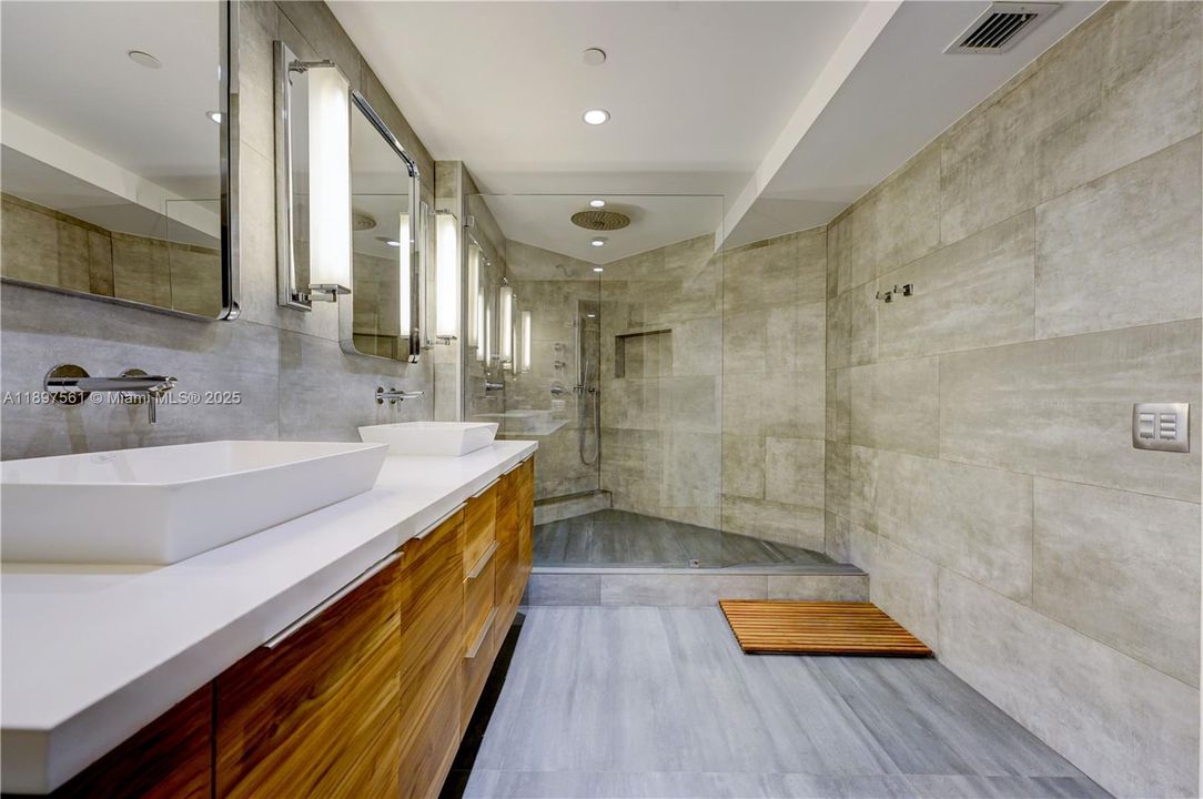 For Sale: $1,549,000 (2 beds, 3 baths, 2150 Square Feet)