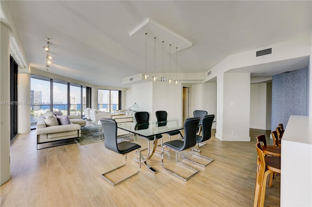 For Sale: $1,549,000 (2 beds, 3 baths, 2150 Square Feet)