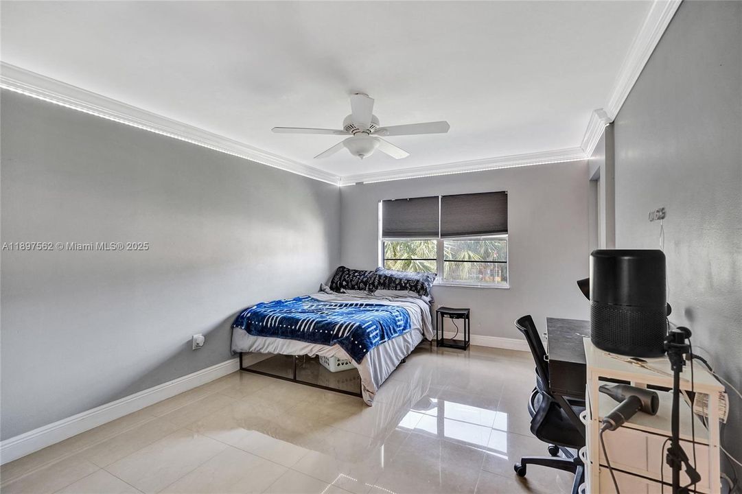 待售: $185,000 (2 贝兹, 2 浴室, 950 平方英尺)