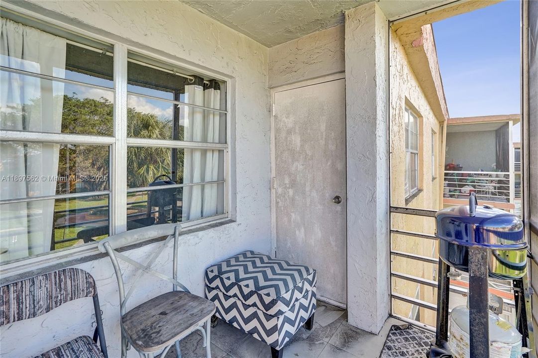 待售: $185,000 (2 贝兹, 2 浴室, 950 平方英尺)