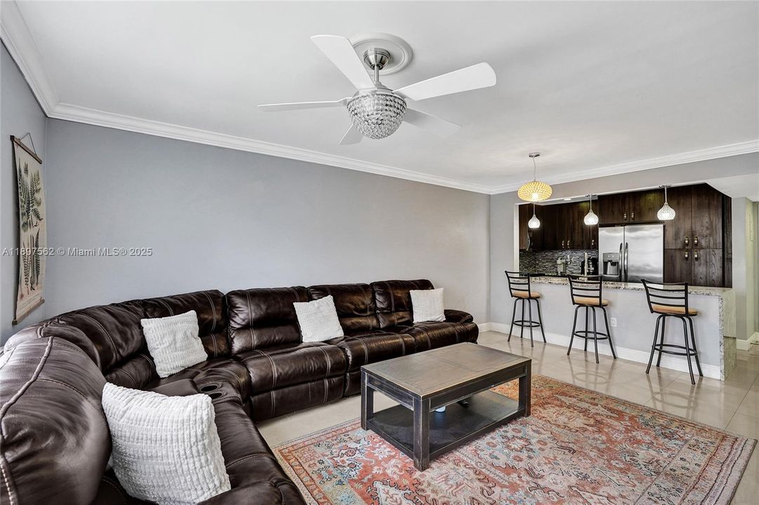 待售: $185,000 (2 贝兹, 2 浴室, 950 平方英尺)