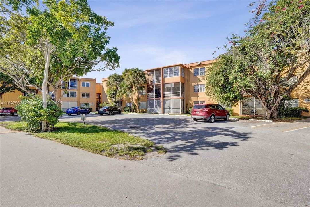 待售: $185,000 (2 贝兹, 2 浴室, 950 平方英尺)