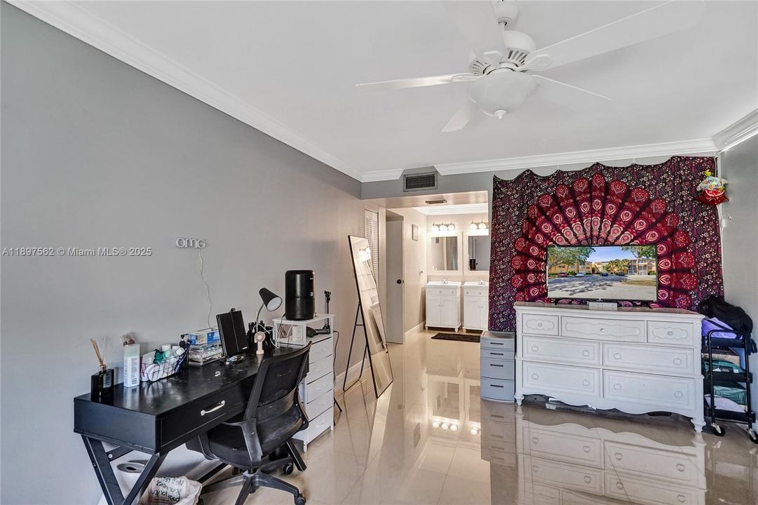 待售: $185,000 (2 贝兹, 2 浴室, 950 平方英尺)