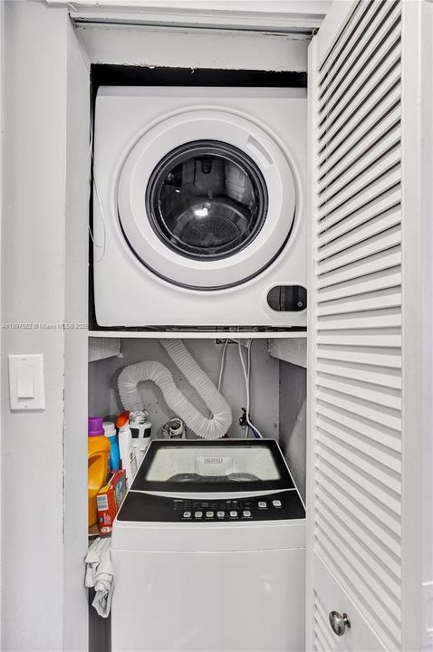 待售: $185,000 (2 贝兹, 2 浴室, 950 平方英尺)