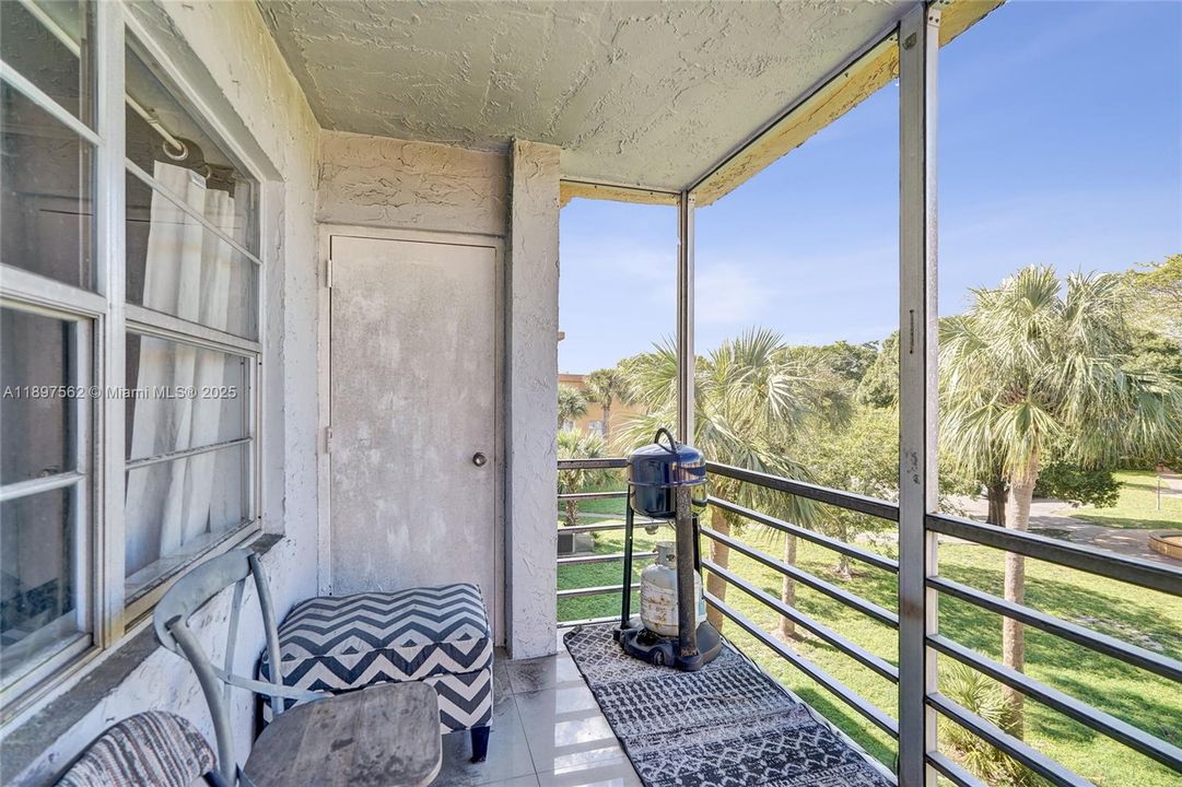 待售: $185,000 (2 贝兹, 2 浴室, 950 平方英尺)