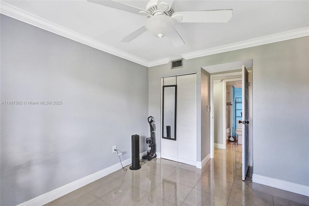 待售: $185,000 (2 贝兹, 2 浴室, 950 平方英尺)