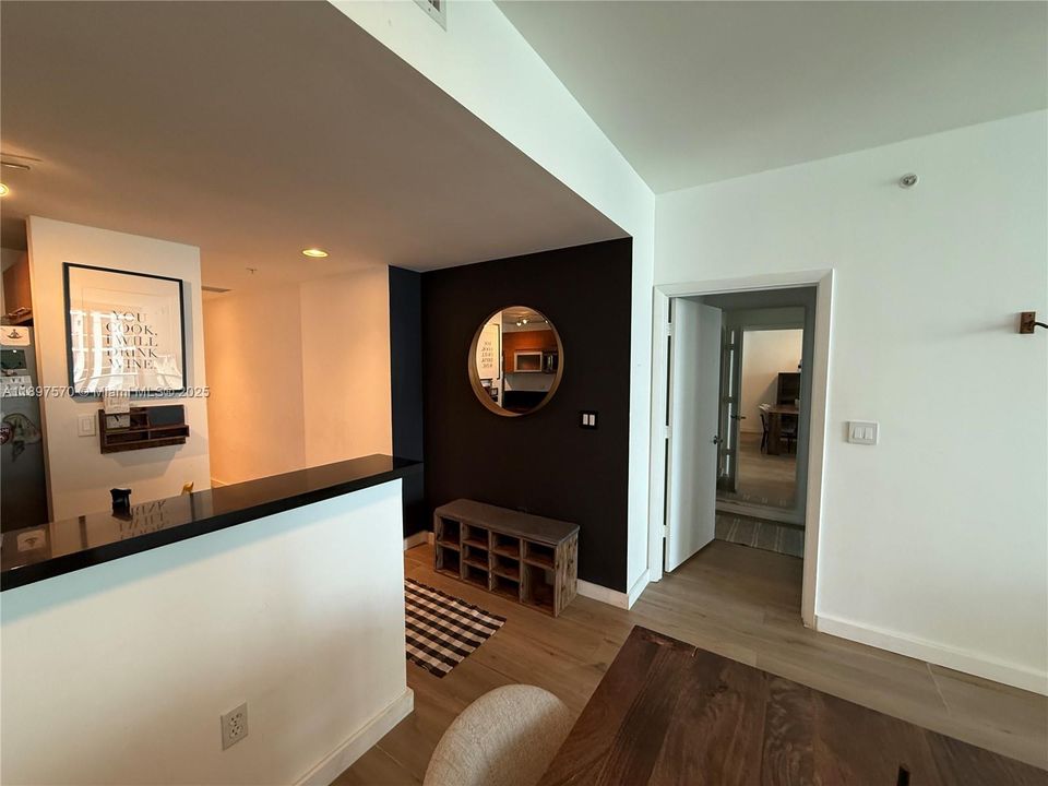 Recently Rented: $3,000 (1 beds, 1 baths, 806 Square Feet)