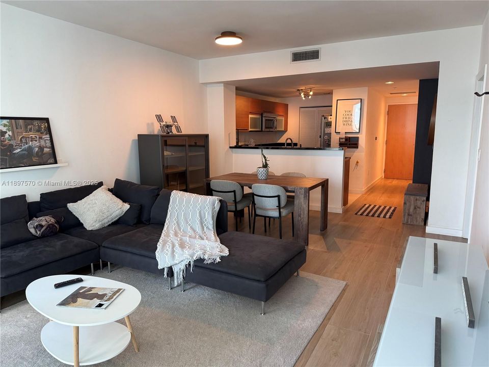 Recently Rented: $3,000 (1 beds, 1 baths, 806 Square Feet)