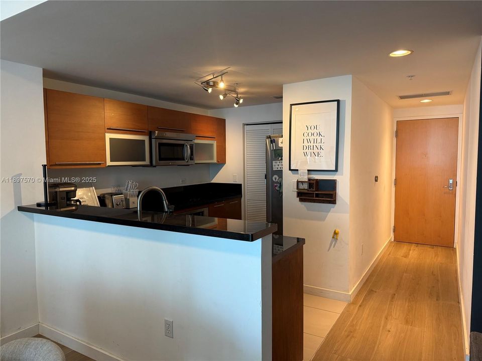 Recently Rented: $3,000 (1 beds, 1 baths, 806 Square Feet)