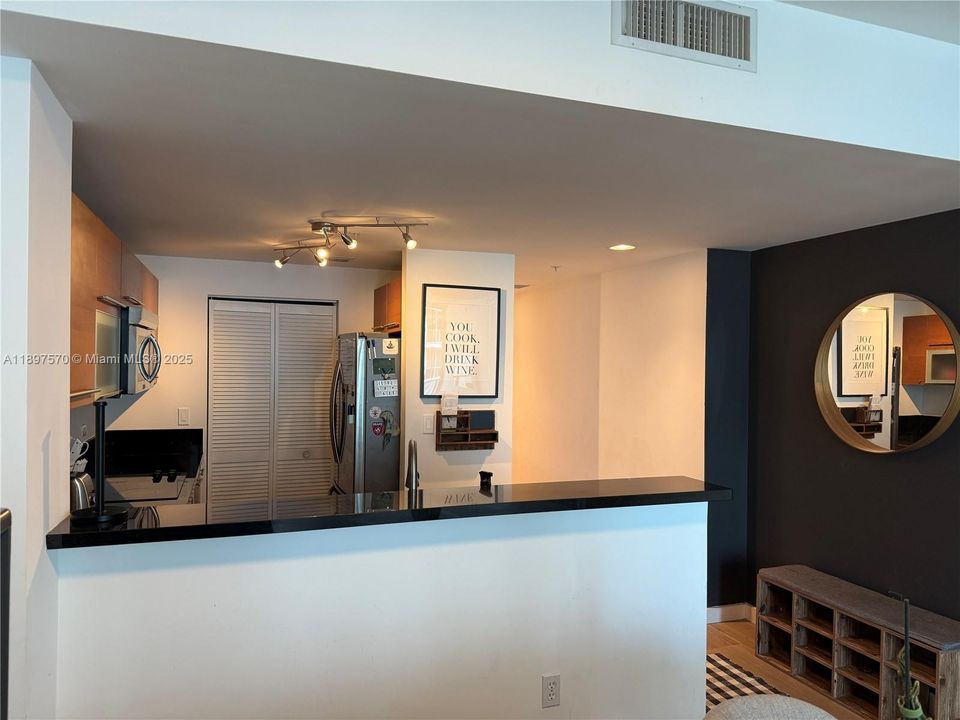 Recently Rented: $3,000 (1 beds, 1 baths, 806 Square Feet)