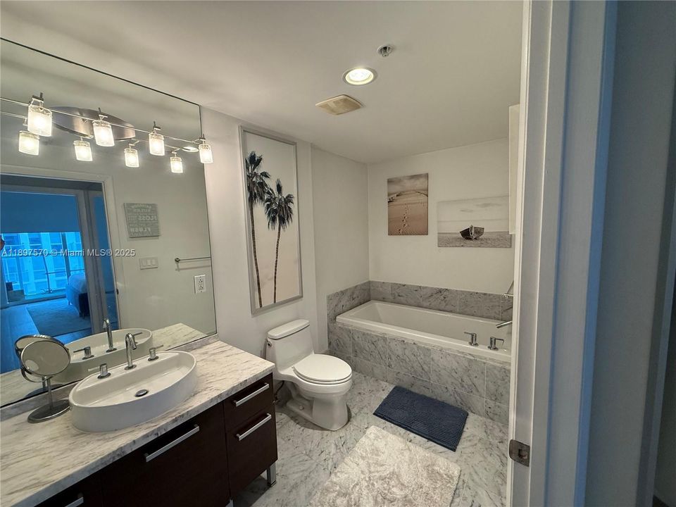 Recently Rented: $3,000 (1 beds, 1 baths, 806 Square Feet)