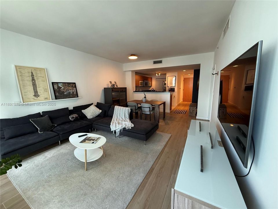 Recently Rented: $3,000 (1 beds, 1 baths, 806 Square Feet)