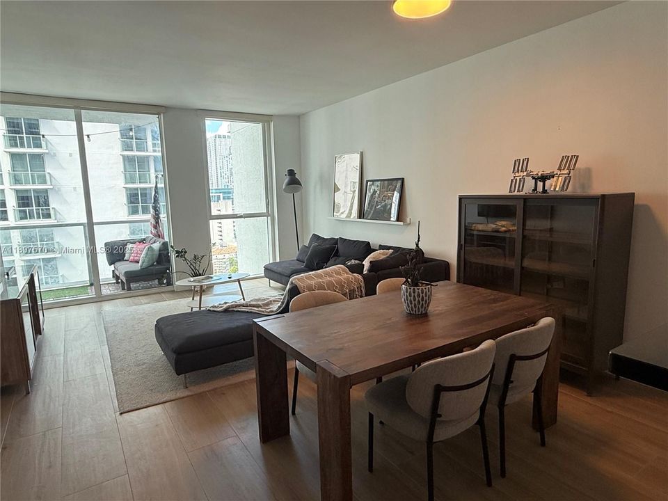 Recently Rented: $3,000 (1 beds, 1 baths, 806 Square Feet)