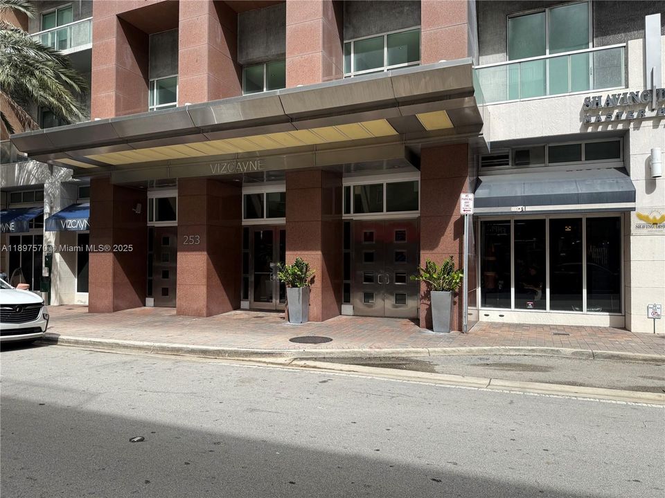 Recently Rented: $3,000 (1 beds, 1 baths, 806 Square Feet)